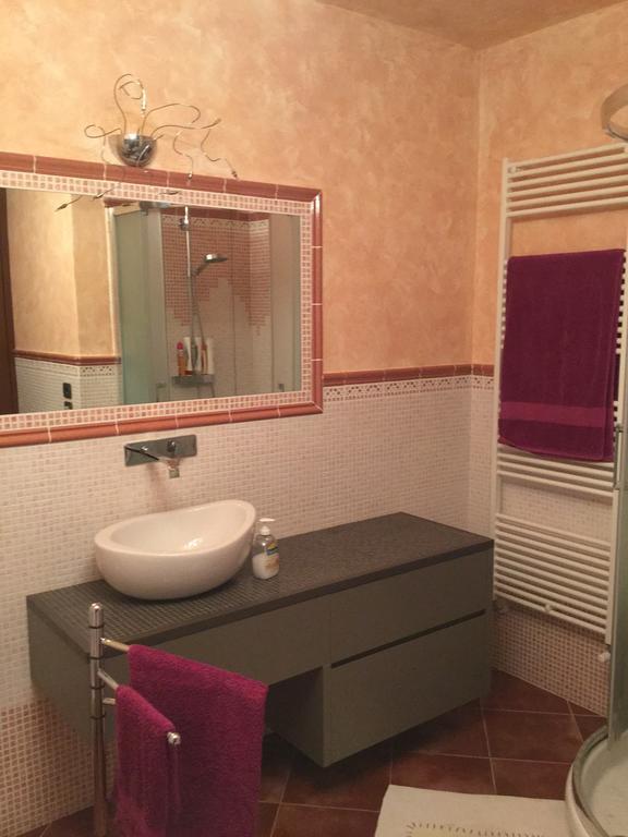 Villa Casatragliulivi à Marone Chambre photo